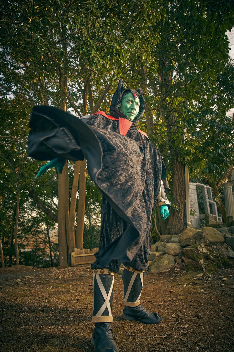 ◆Cosplay◆

ドラゴンクレスト ダイの大冒険／
魔軍司令ハドラー
■━━━━━━━━━━━□
   この島か･･･、捜したぞ！

   結界･･･?? こしゃくな･･･
□━━━━━━━━━━━■

📷：アーサーさん
<a href="/Arthur_Gray/">📷:Arthur（アーサー）コスプレ カメラマン</a>

⛺🌳：城山スタジオ
<a href="/shiroyamastudio/">【公式】城山スタジオ</a> 

#城山スタジオ
#ダイの大冒険