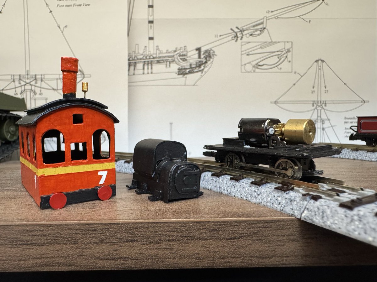 morley_craft's tweet photo. 天空の城ラピュタのスチームトラムをHOナロースケールで作ってみました。さんけいアートさんが出してる1/150のペーパークラフトを参考に、プラ板で1/87サイズにスクラッチしました。整備のためネオジム磁石で分解できるようにしてあり、動力はアルモデル製のロッド付きアルモーターです。 https://t.co/yblXmdfCDA