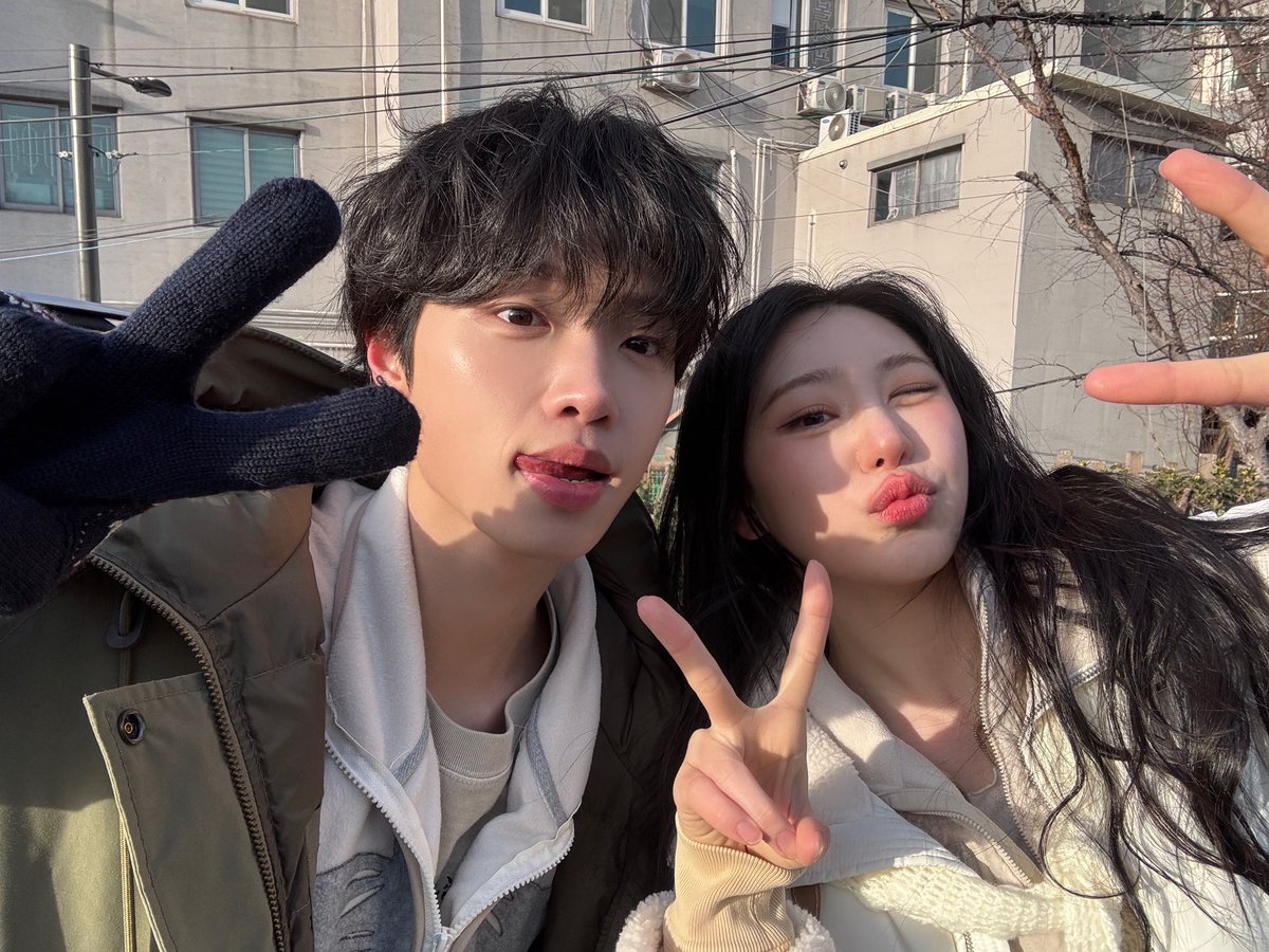 왔다좌랑 함께📸

#이채연 #LEECHAEYEON #イチェヨン  
#캐릭캐릭채연이 #캐캐채 #손동표 #플로깅