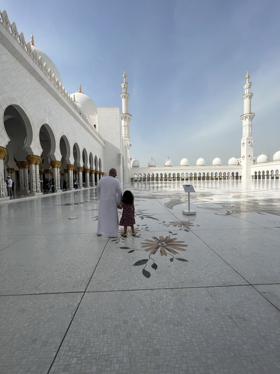 AlmathilNY's tweet photo. في مثل هذا الشهر الفضيل، عشت مع أسرتي أجمل أيام حياتي في دولة الإمارات العربية المتحدة. 

ويعلم الكثير، ومن يعرفني على وجه الخصوص، أن حبي وتقديري وامتناني لهذه الدولة ليس عاطفة فقط، بل احترام راسخ تشكل عبر سنوات طويلة من المعايشة الحقيقية، وما لمسته فيها من قوة مؤسسية، ورؤية قيادية، واستقرار وتعايش وأمن ورخاء بني بعناية ومسؤولية. 

وما يؤلم القلب اليوم هو ما تتعرض له من اعتداءات غاشمة وحملات حاقدة، وكذلك ما يطال البحرين، والكويت، والسعودية بلاد الحرمين، وقطر، وعمان، والأردن، وسائر بلاد المسلمين.

اللهم إنا نستودعك دولة الإمارات، قيادتها وشعبها، برها وبحرها وسماءها، فاحفظها بحفظك، وتولها برعايتك. اللهم وأدم عليها، وعلى سائر بلاد المسلمين، الأمن والأمان، والاستقرار والرخاء، يا رب العالمين.