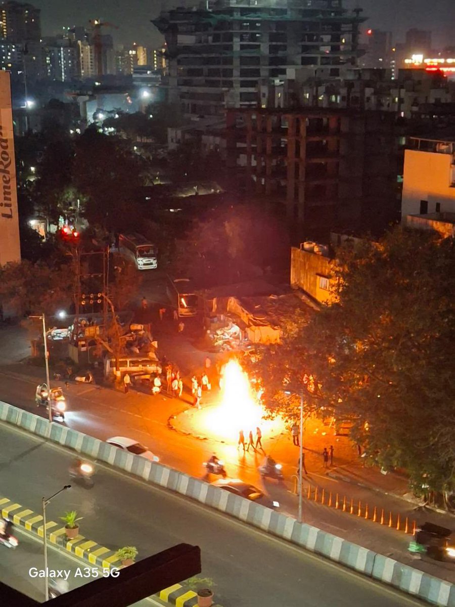 ranjeet015's tweet photo. On this Holika Dahan, let’s burn away ego, hatred, and negativity!!
May the fire of faith and goodness always triumph over evil. 🌺🌸🌼🌻💐🌷🌹🔥🌈
Jay Bihar!!
#X4Jsnsuraaj
#HolikaDahan #VictoryOfGood #FestivalOfFaith https://t.co/7vnnEPjzDd