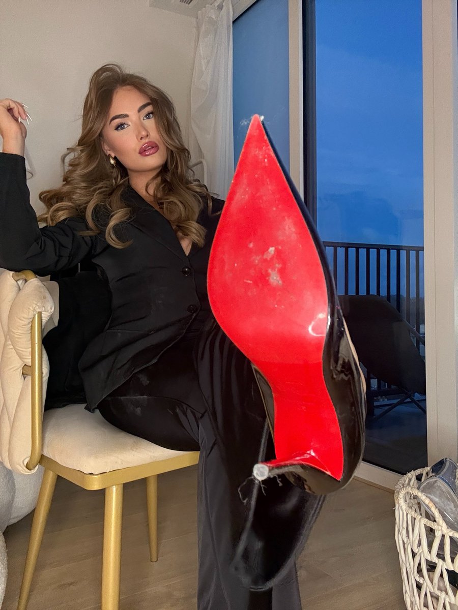 💸 debt retweet game for my loubs 💸 

2/2/2 

2 comments 

2 hours 

Let’s make sure there is no escape