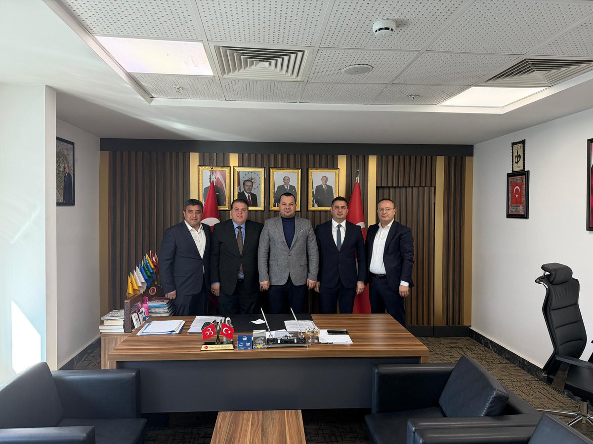 2026 Şubat Ayı Çubuk Belediyesi Meclis Toplantısı öncesinde İlçe Başkanımız Sn.Satılmış Ezandemir ile birlikte Meclis Grup odamızda Belediye Meclis üyelerimizle bir araya gelerek istişare toplantımızı gerçekleştirdik.