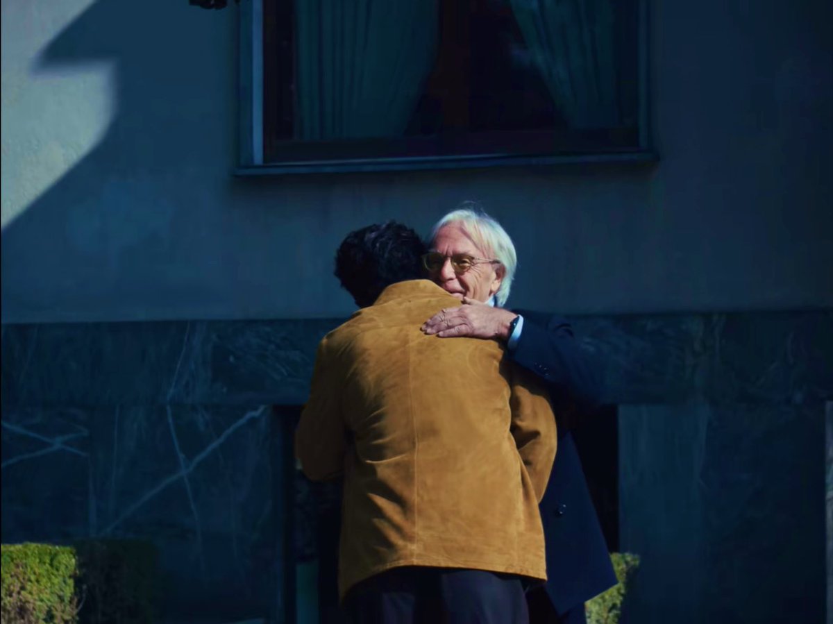 รอยยิ้มและอ้อมกอดที่อบอุ่นเสมอเมื่อต้อนรับหลานชายกลับบ้าน ในสายตาฟคที่อยู่กับเขามาตั้งแต่เริ่มต้นกับ <a href="/Tods/">Tods</a> ไม่เคยให้ความรู้สึกว่าใครเป็นเครื่องประดับให้ใคร  ทอดส์ไม่ใช่แค่ให้เกียรติในฐานะGBAคนแรกและคนเดียว แต่เขาให้ใจกัน ในตัวเซียวจ้านมีdnaของtods