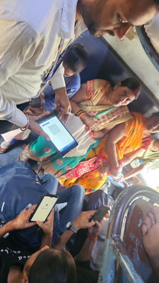 drm_lko's tweet photo. A special ticket checking drive is being conducted during the festive season on the #Lucknow–#Barabanki section. Passengers are requested to travel with valid tickets and follow railway rules. @RailwayNorthern @RailMinIndia #drmlko https://t.co/DXg5iFabzK