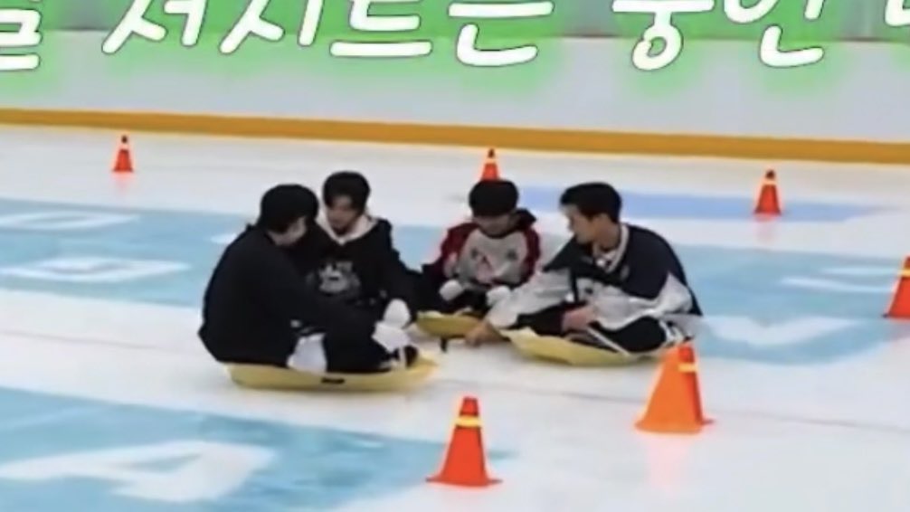 ซองฮุนเจคเจย์กับน้องซอนอูคือ ออกไปเที่ยวแต่แม่ให้พาน้องไปด้วยมากกกกก โคสจิ๋ว5555555555555566655555