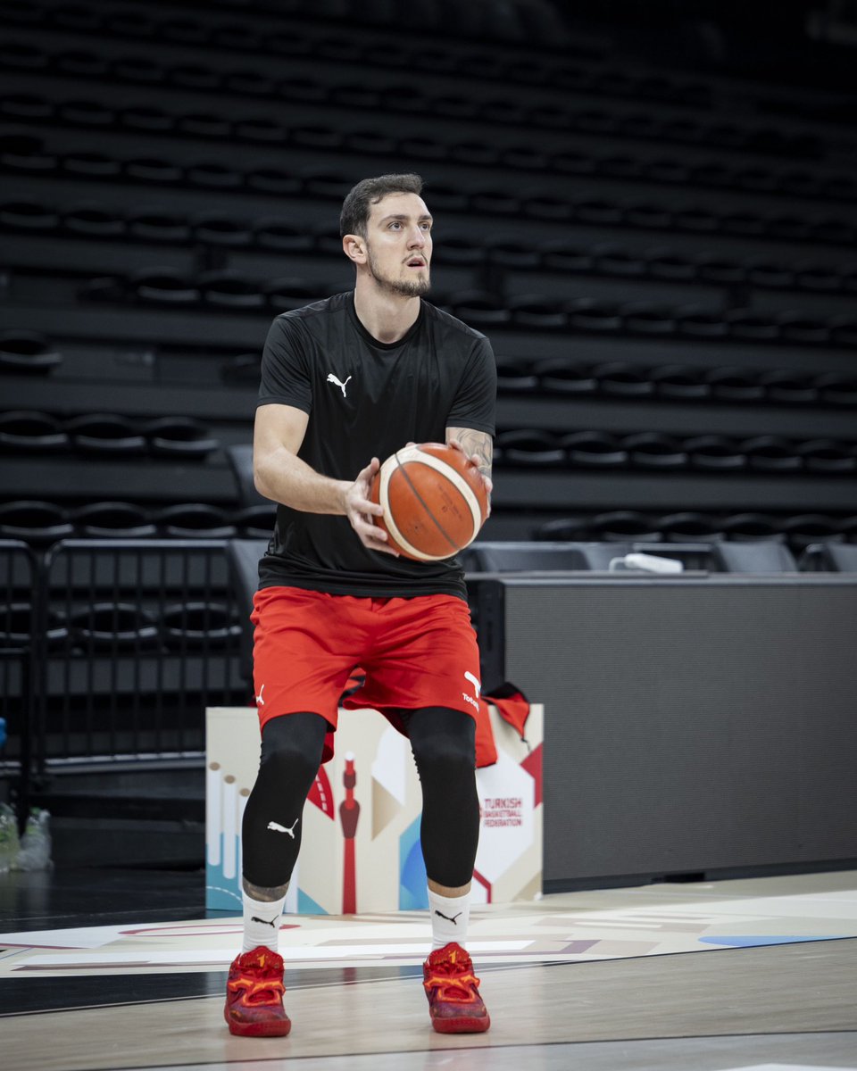 TBF's tweet image. FIBA 2027 Basketbol Dünya Kupası Elemeleri C Grubu’ndaki dördüncü maçında Turkcell Basketbol Gelişim Merkezi’nde Sırbistan‘ı ağırlayacak A Erkek Milli Takımımız bugün gerçekleştirdiği antrenmanla hazırlıklarını tamamladı. 

#BizBirlikteyiz

#FIBAWC x #StepItUpTürkiye