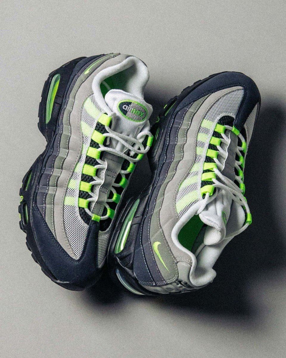 MoreSneakers.com tweet media