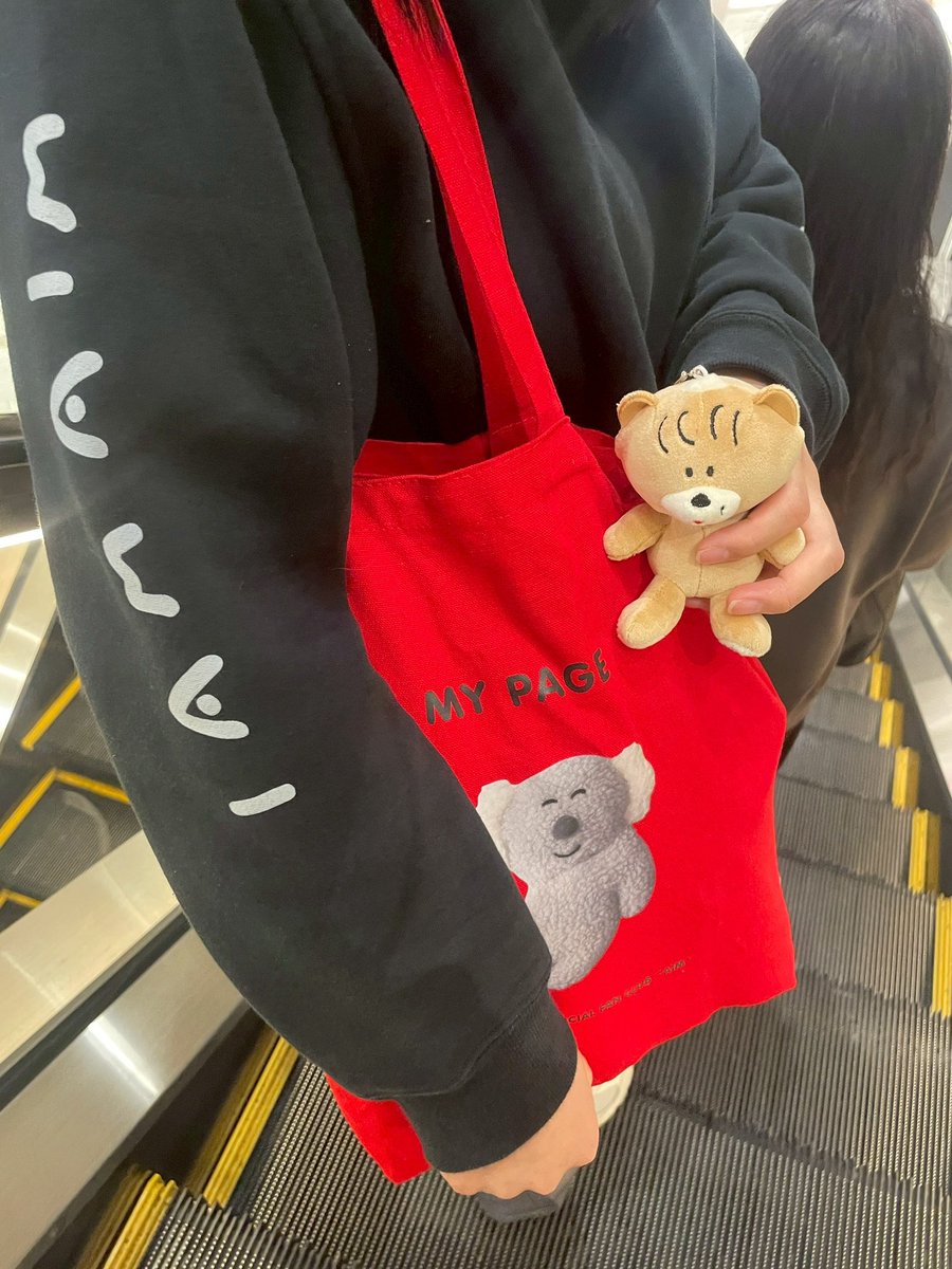 chof_aim's tweet photo. PPY2初日🐰🪽
いつもよりちょっとオシャレなご飯を食べて、写真撮ってセトリ予想して🧸💘
ライブはもちろん最高、沢山楽しませてくれてありがとう！号泣だったよ。
また会いに行くね🦭🤍

#PPY2 
@aimyonGtter @aim_neko3 https://t.co/ZEhXVU4qRU