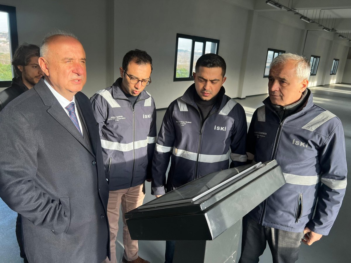 SafakBasa's tweet photo. Açılışa hazırladığımız Terkos Yusuf Ziya Ortaç İçme Suyu Arıtma Tesisimizi ziyaret ederek Su İnşaat Dairesi Başkanımız Mustafa Özdemir ve teknik ekibimizden tesisin son durumu hakkında bilgi aldım. Yeni tesisimiz İstanbul’a çok yakışacak! https://t.co/PfBT7vJmjz