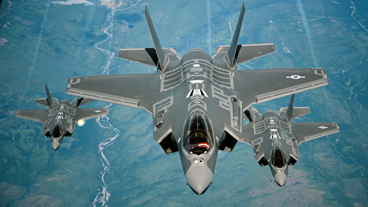 ww3mediaa's tweet photo. 🚨#SONDAKİKA

İspanya, ABD’ye ait 15 askeri uçağı üslerinden çıkardı. Uçakların İspanya'dan ayrıldığı bildirildi.

-Reuters https://t.co/G3RvqMmFDl