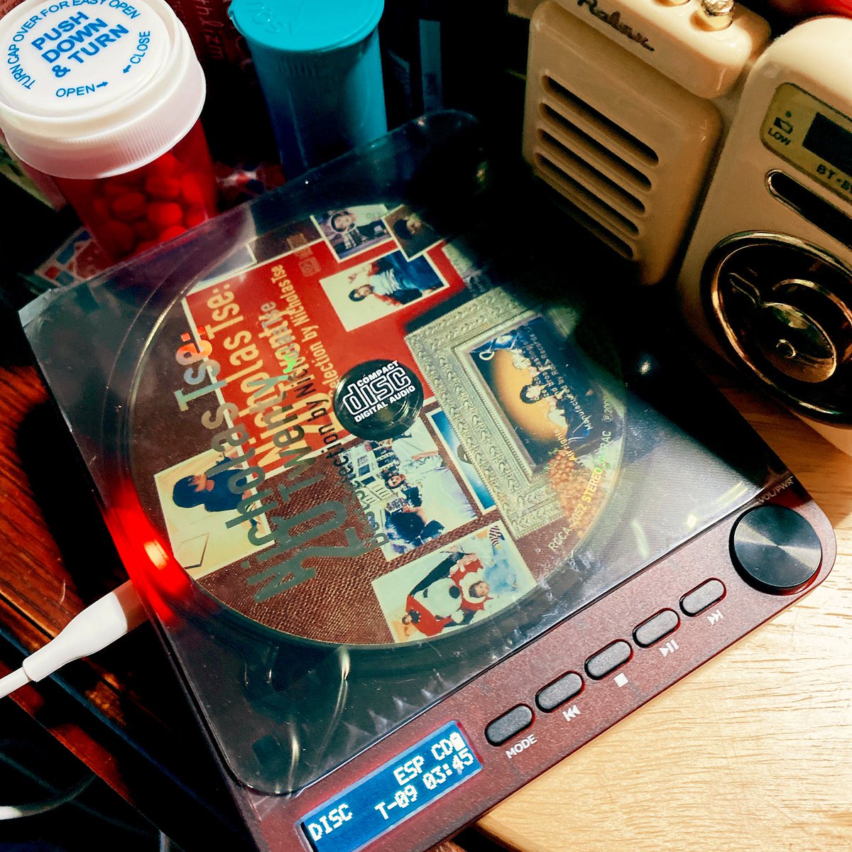 この前買ったレトロラジオと同じメーカーのCDプレーヤーも買った