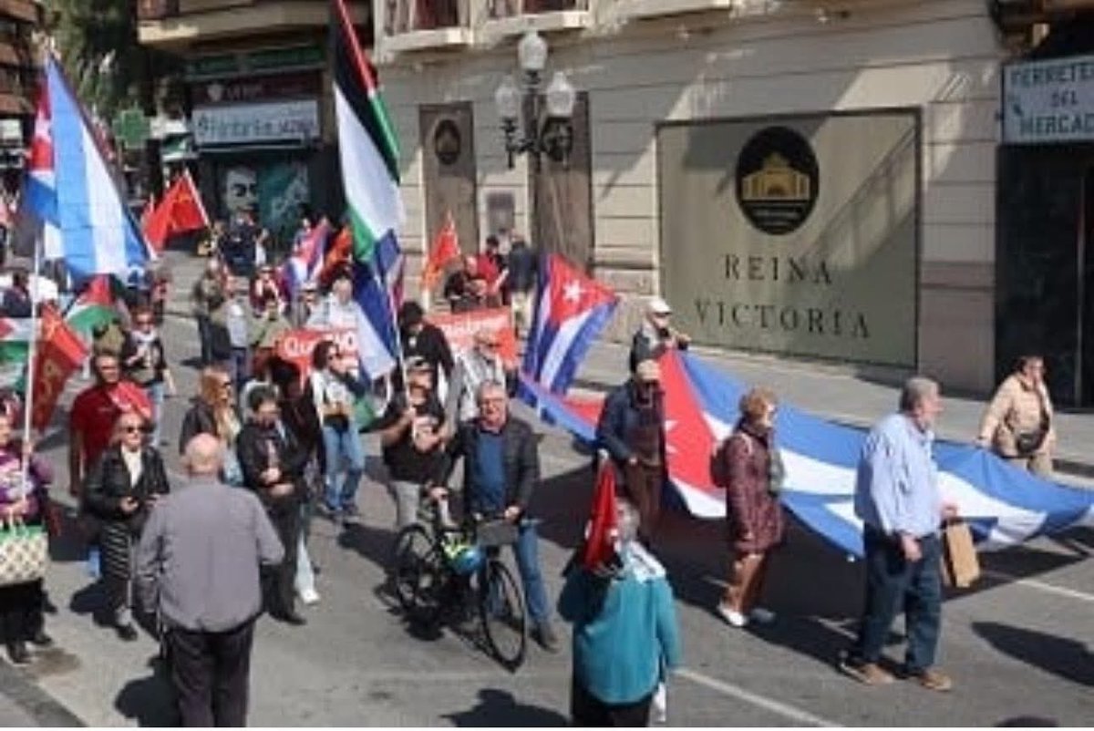 Se multiplica el apoyo a #Cuba, a la razón, a la justicia con la manifestación de la Solidaridad con Cuba en Alicante - Valencia, contra la escalada agresiva de los EE. UU. GRACIAS por el apoyo.
