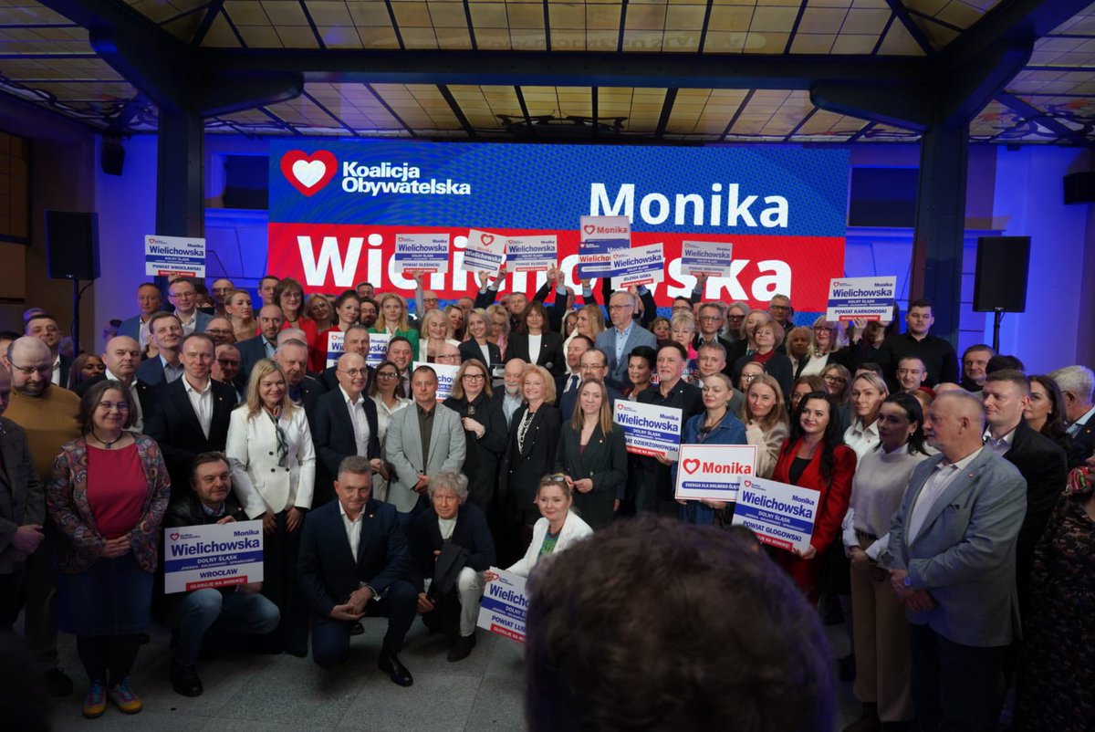 MWielichowska's tweet photo. Wasza obecność, energia i zaangażowanie pokazują, że Koalicja Obywatelska na Dolnym Śląsku to wspólnota ludzi, którzy wierzą w odpowiedzialność, samorządność i nowoczesną Polskę.
Szczególnie dziękuję wszystkim działaczkom i działaczom z Regionu – Wasza codzienna praca jest fundamentem naszego sukcesu. Dziękuję za rozmowy, wsparcie i zaufanie, które dodają mi siły w tej kampanii.
Kandyduję na przewodniczącą dolnośląskiej Koalicji Obywatelskiej, bo wierzę, że możemy jeszcze mocniej zintegrować nasze środowisko, otworzyć się na nowe osoby i skuteczniej odpowiadać na wyzwania, przed którymi stoi nasz Region. Chcę, aby Dolny Śląsk był przykładem współpracy, dialogu i realnej sprawczości.
Dziś każdą z Was i każdego z Was proszę o głos i o wsparcie. Razem możemy zbudować silną, zjednoczoną strukturę, która będzie skutecznie reprezentować mieszkańców naszego województwa i wygrywać kolejne wybory.
Liczę na Wasze zaufanie. Waszą energię i działanie. Tylko wspólnie wygramy tę przyszłość.
Dziękuję ❤️

Monika Wielichowska 
kandydatka na przewodniczącą dolnośląskiej Koalicji Obywatelskiej

#wielichowskakonkretnie #wicemarszałeksejmurp #MonikaWielichowska #polityka #wyboryKO #energiadlaDolnegoŚląska #DolnyŚląsk