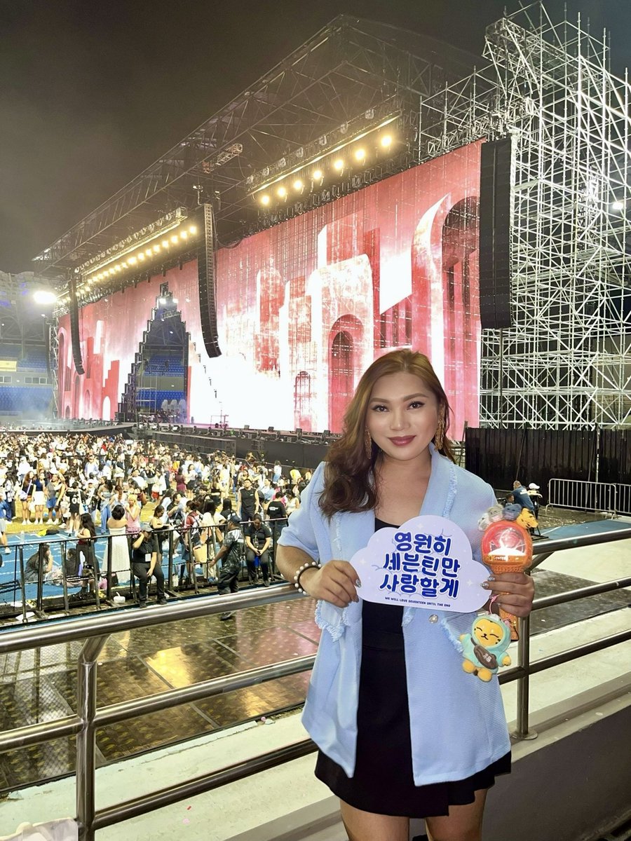 gogogocartz's tweet photo. Interest Check ✨

Caratbong Ver. 3 (CBV3)

Used twice (Right Here Day 1 &amp; 2).
Customized with removable crystals — can easily be restored to its original look.
Protected with skin wrap underneath, so no residue.
Fully functional and syncs perfectly during concerts.

Inclusion
⬇️ https://t.co/5xOI4LUuXE