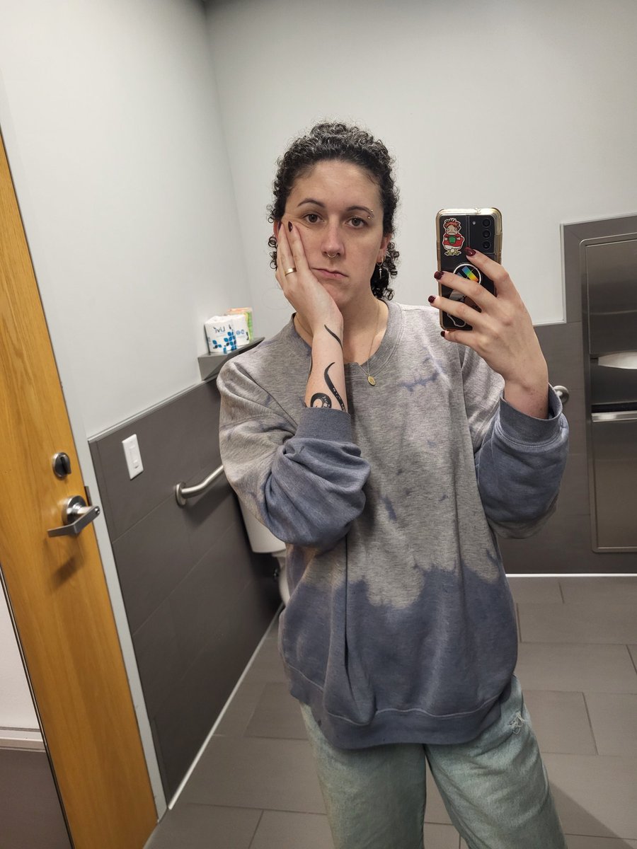 EldritchBimbo69's tweet photo. dr dumbass reporting in for her 9-5 https://t.co/Bq3SiqSIny