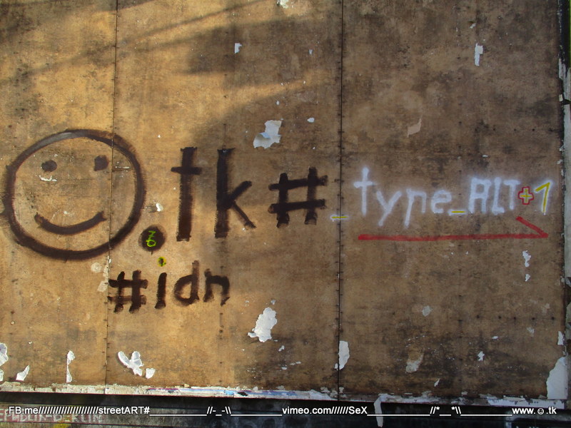 keySstroke's tweet photo. 𒀱 #streetART #graffiti ☺#idn #Berlin #𒀱
#XtendedURL do you know that https://t.co/PNDbGu19dd and https://t.co/CWRx7Zdegz shows the same contet?
You can attach to URLs text or #asciiART after a #
#ALTcode → https://t.co/kYgJg2TzsN 22▬ 24↑25↓ 30▲31▼
‼️char. count: 464‼️ https://t.co/ODmxiKF7h4