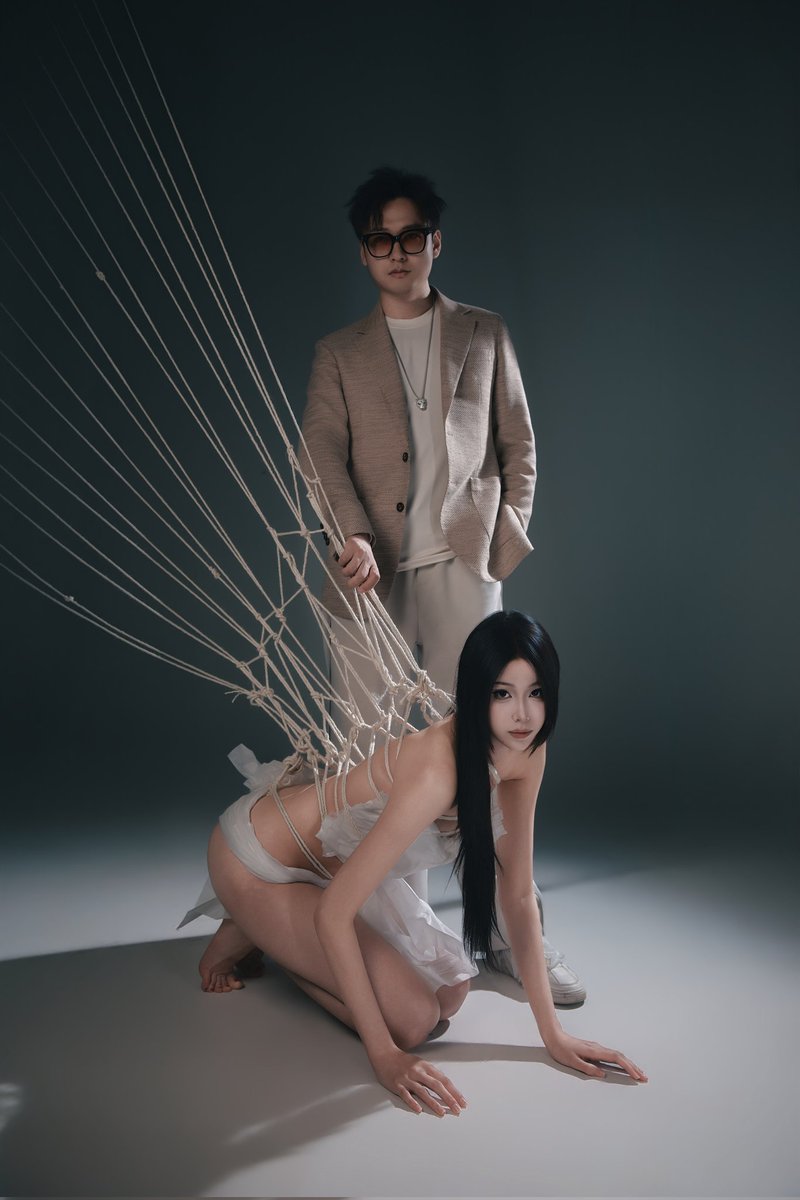 ShibariLeo's tweet photo. 《被禁锢的天使》
模特：@Lady_of_Luna
摄影：@hongdouchidou
绳手：我 https://t.co/4a4eDgrhkP