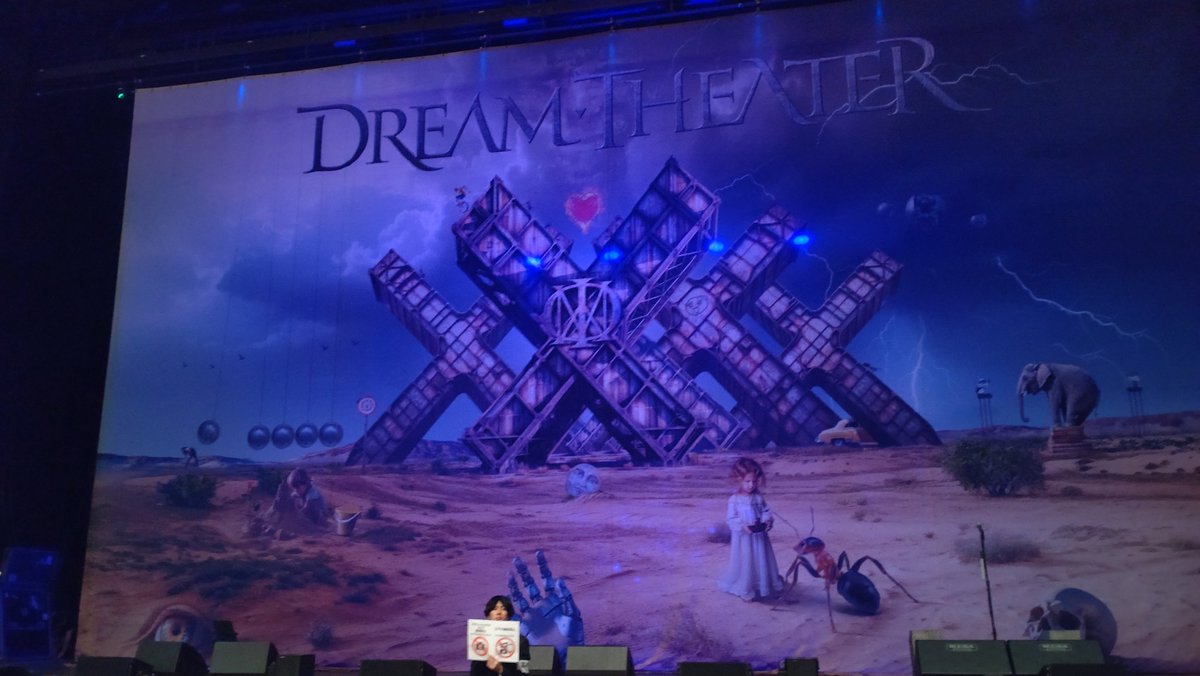 a_kix's tweet photo. 来たでー

#dreamtheater
#フェスティバルホール https://t.co/Zb7IM4aoyH