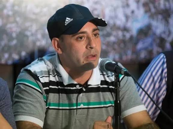 abrilcba_'s tweet photo. Este es Pitu Salvatierra, contrató 13 asesores como Legislador, incluido un familiar. Encima de delincuente, llenó de ñoquis la legislatura porteña. https://t.co/BM9pEYD3th