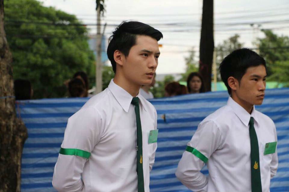 _rakmanow_'s tweet photo. ได้ยินมีคนบอกว่าคิงแมนมารยาทดีมาก จะไม่ให้มารยาทงามได้ไงง ก้พ่อมานเป็นพี่ว้ากเก่า
คนนึงประธานว๊าก อีกคนว๊ากสาขา
#พี่ว๊ากหล่อบอกต่อด้วย 
#คริสสิงโต https://t.co/u1ht1HUX7o
