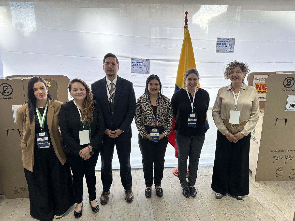 Consulado General de Colombia en Santiago tweet media