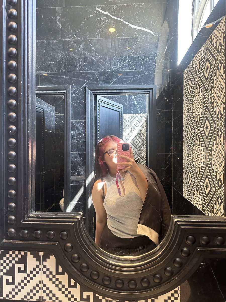 ﹒⪩⪨ m tweet media