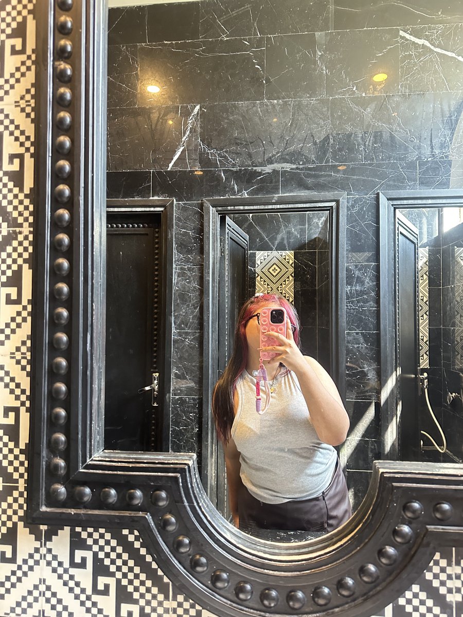 ﹒⪩⪨ m tweet media