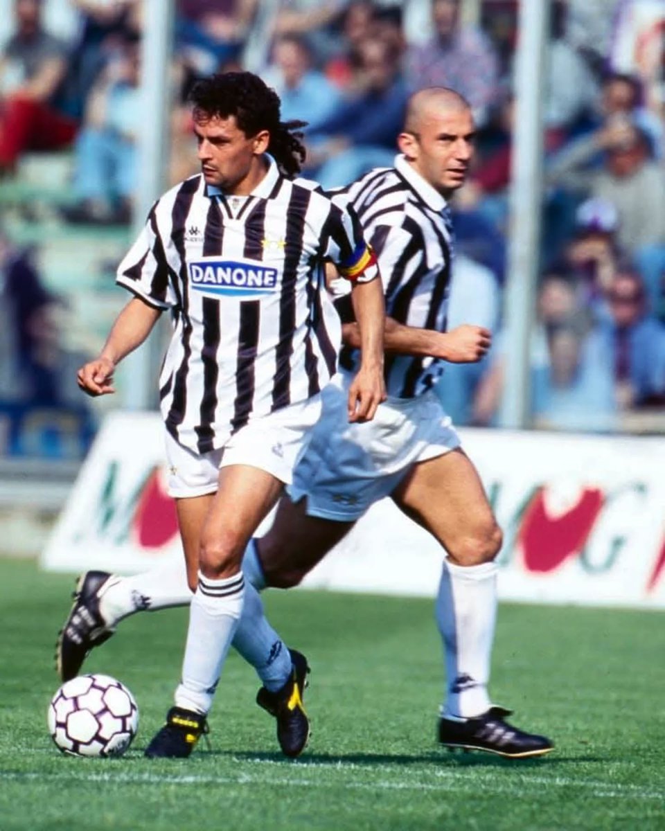 90sfootball's tweet photo. Roberto Baggio and Gianluca Vialli. https://t.co/hT3S1gUvT2