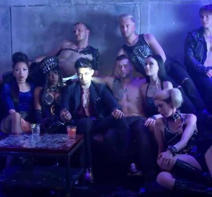 justarando70354's tweet image. like reneissance painting #magnusbane #shadowhunters