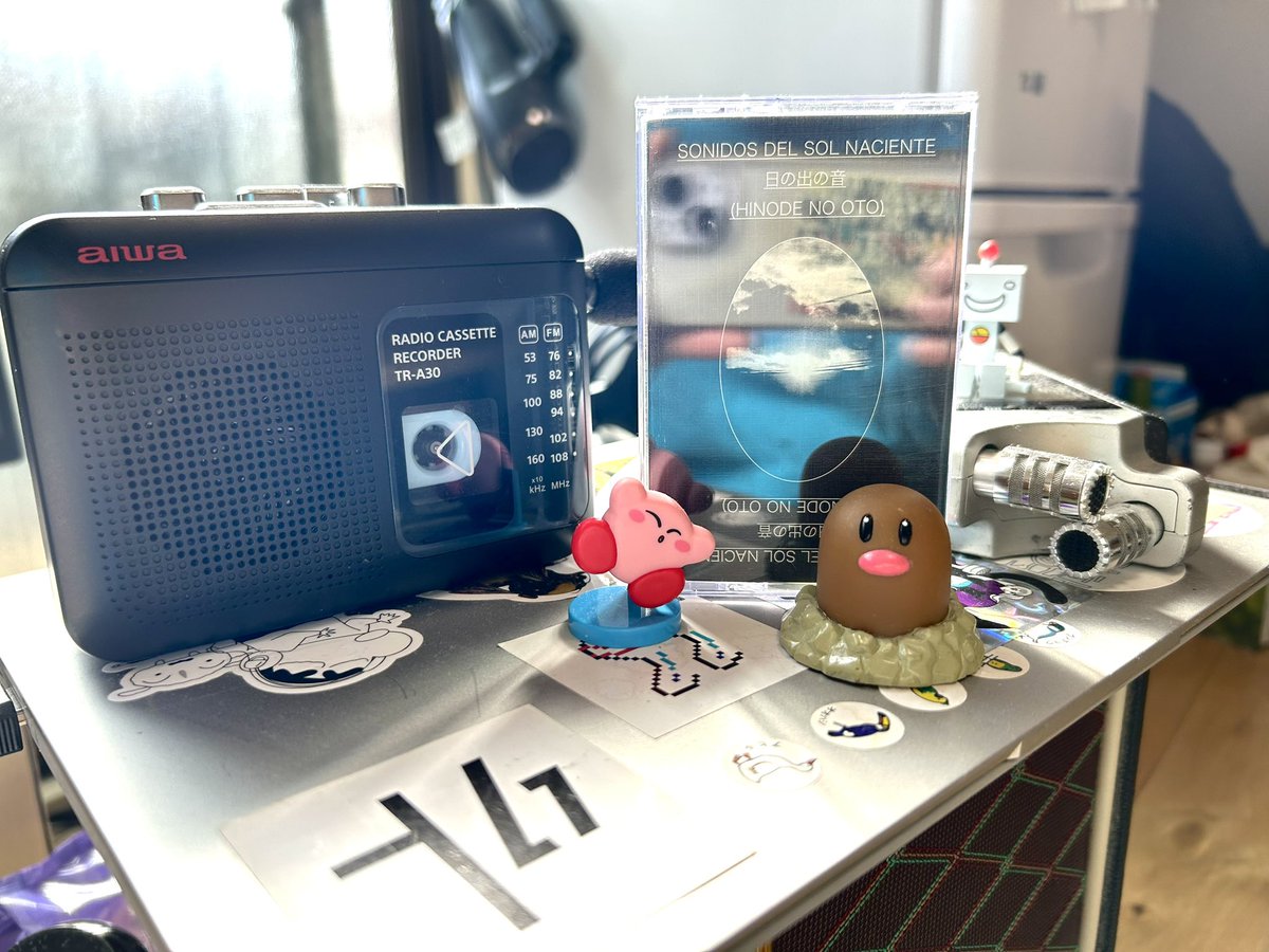 coffee_ippku's tweet photo. チリ在住のアーティストmariapepinosが長期の日本ツアーを経て知り合った音楽家たちの楽曲を集めたコンピレーションカセットテープがリリースされました。
僕の音源もGASOLINE STAND名義で収録されています。
SoundCloudでA面B面聴けるのでぜひ聴いてもらいたいです。

https://t.co/metf29r9iX https://t.co/FZUU9s9Wrk