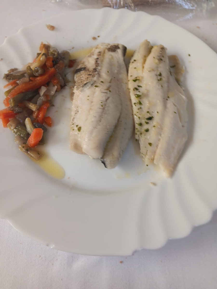 c.org/5Y5gGpCnTL
Migas con mucha grasa, la lubina quedó sin tocar.
Dietistas y nutricionista crean los menús por IA.