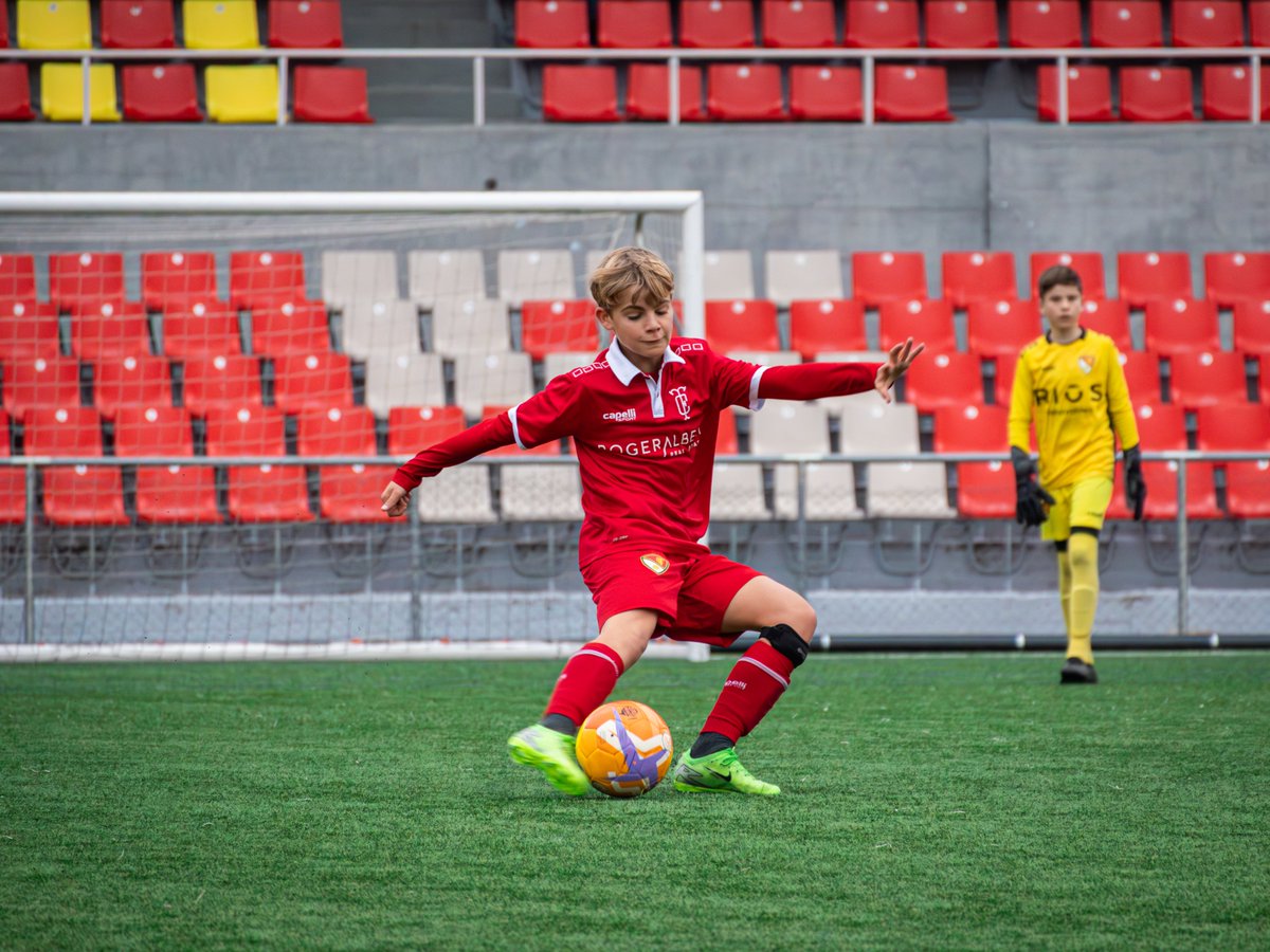 TerrassaFC's tweet photo. 🔴 La primera derrota dels LÍDERS

⚒️ L'S1️⃣2️⃣🅰️ #terrassista ha signat a la 1️⃣9️⃣a jornada la seva 1️⃣a desfeta. Els #terrassistes han perdut (1️⃣-4️⃣) davant el #CEMercantil, el 2️⃣n classificat, però continuen LIDERANT amb mà de ferro i 🔟 punts d'aventatge!

🙌 AMUNT #TERRASSA! 🙌 https://t.co/HDqBQzkQj9