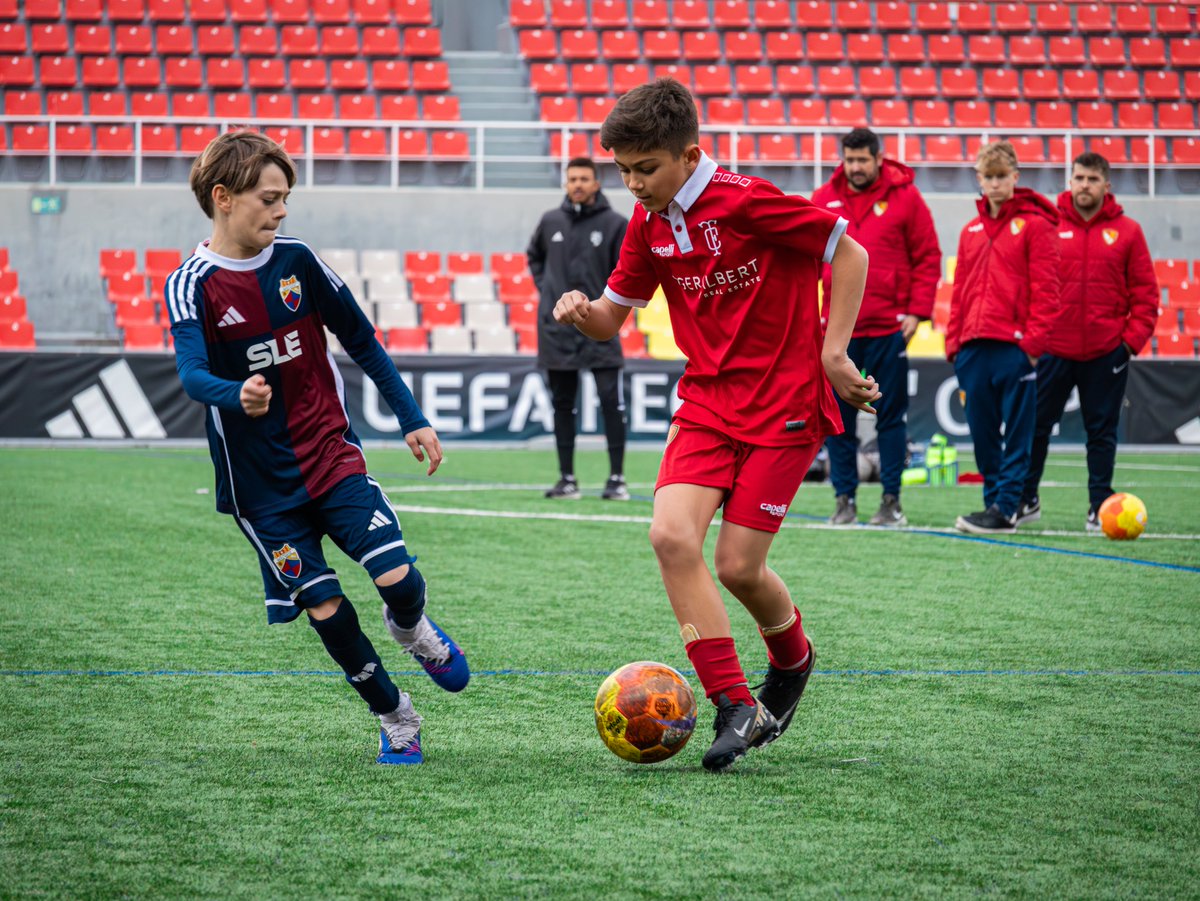 TerrassaFC's tweet photo. 🔴 La primera derrota dels LÍDERS

⚒️ L'S1️⃣2️⃣🅰️ #terrassista ha signat a la 1️⃣9️⃣a jornada la seva 1️⃣a desfeta. Els #terrassistes han perdut (1️⃣-4️⃣) davant el #CEMercantil, el 2️⃣n classificat, però continuen LIDERANT amb mà de ferro i 🔟 punts d'aventatge!

🙌 AMUNT #TERRASSA! 🙌 https://t.co/HDqBQzkQj9