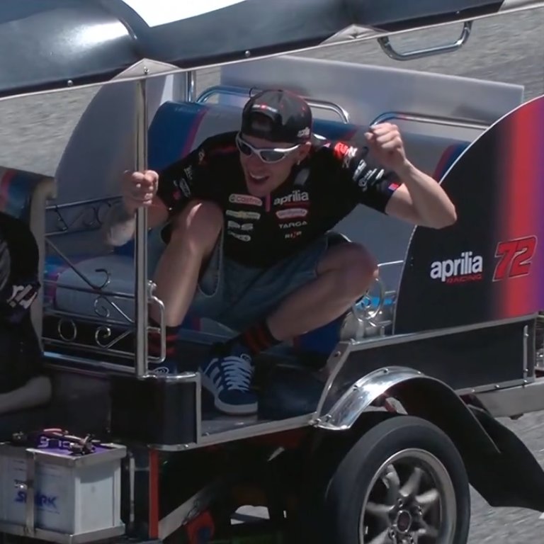 BLANK ia tweet media