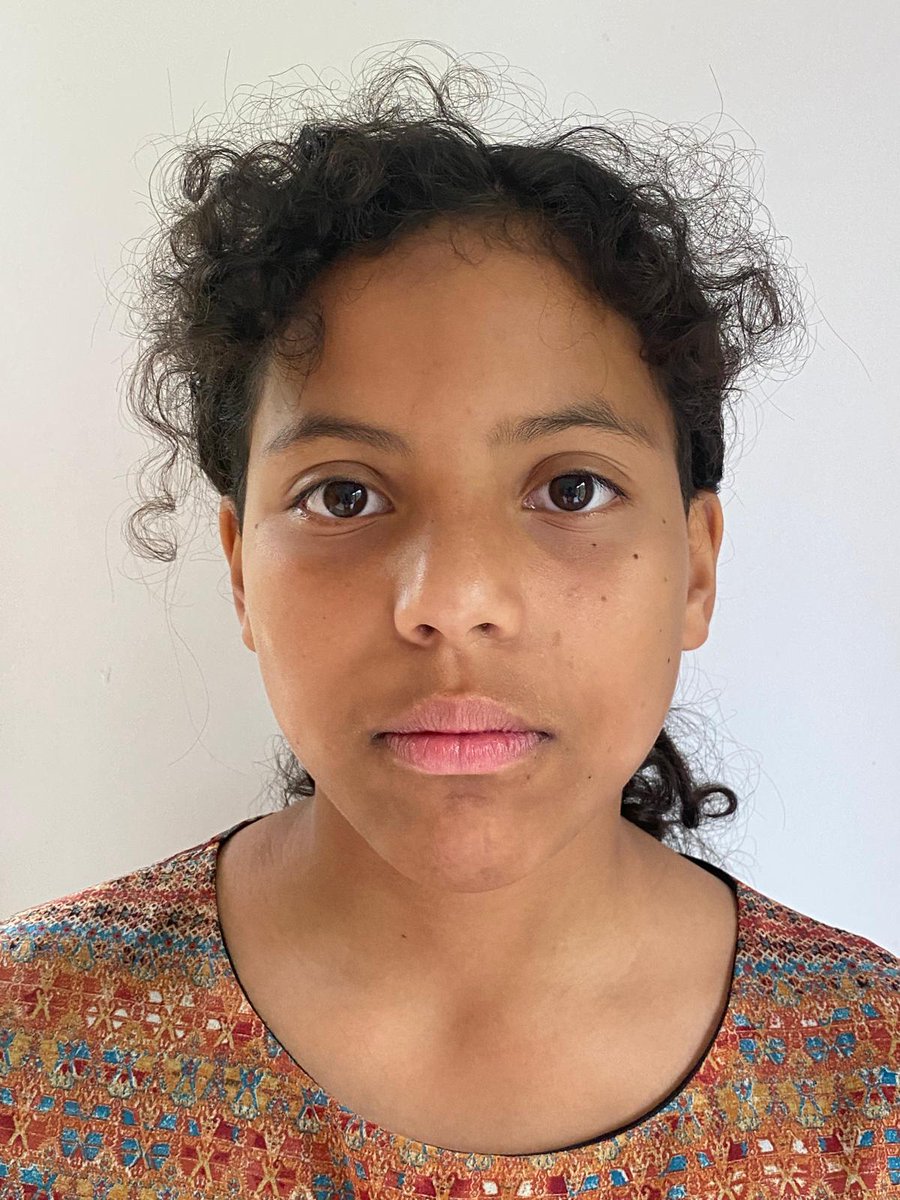 Os pido ayuda para encontrar a mi hija. Ella se llama Tala y tiene 13 años. Vive en Girona pero se ha perdido en Barcelona cerca de calle Dr Carulla. La última vez fue vista yendo hacia Vía Augusta ayer 1 marzo a las 21h. Va vestida