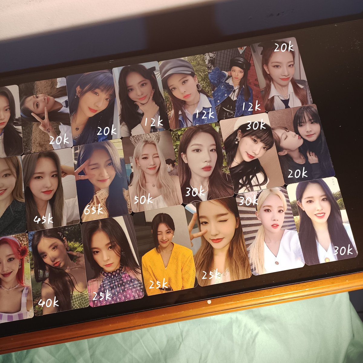 KIMYERIDM's tweet photo. 🛒 ⊰ wts / want to sell!

— photocard loona :
• *♡ heejin, haseul, hyunjin, vivi, kim lip, yeojin, gowon, jinsoul, choerry, yves, hyeju/olivia hye

🍃harga tertera di foto, bisa keep event
📍bandung https://t.co/5zNaYOOMwI