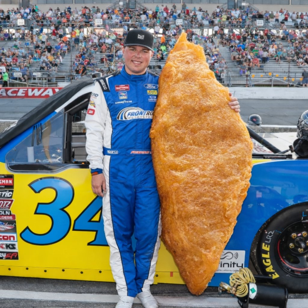 Long John Silver's 🟡 tweet media