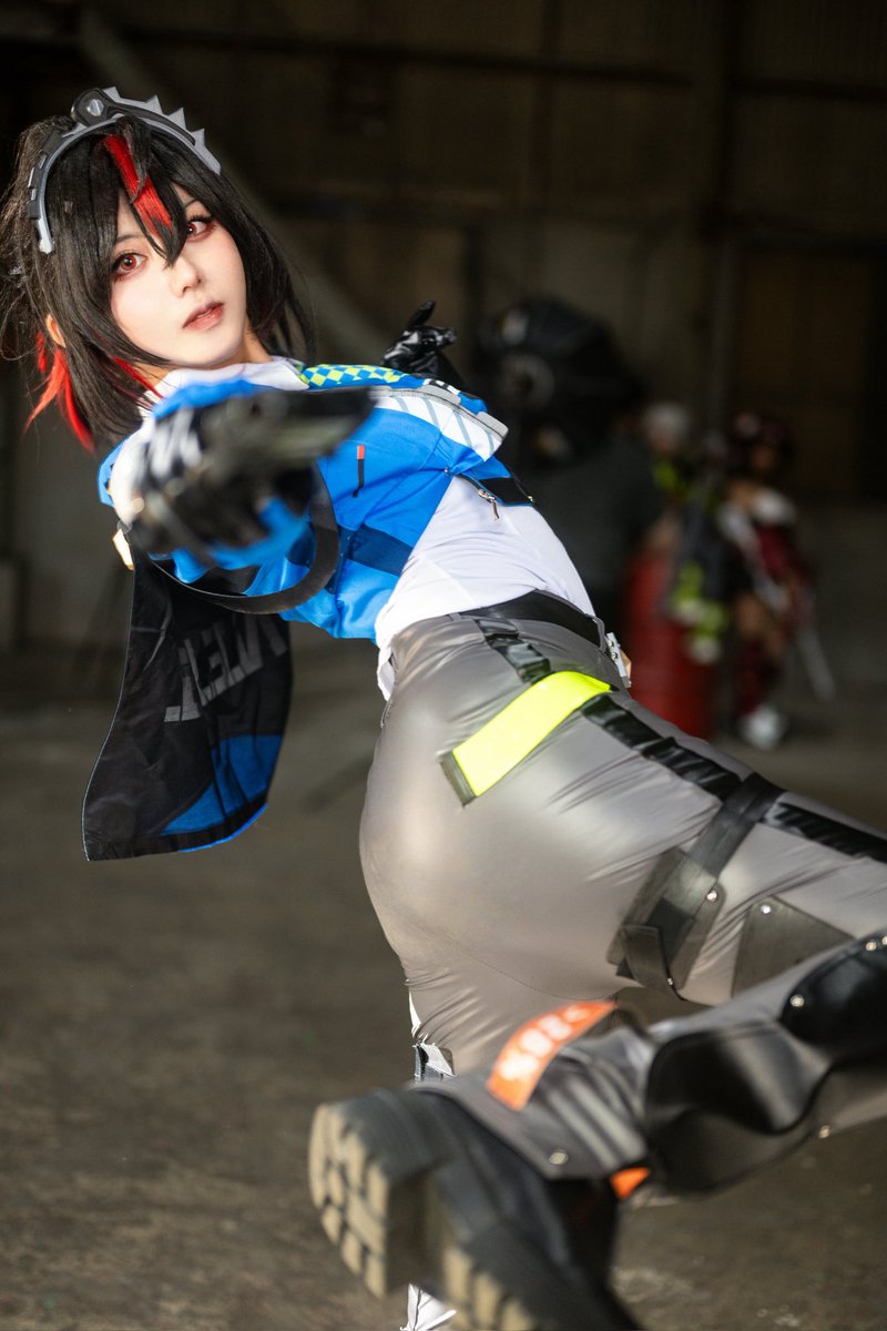 yuki_cos17's tweet photo. zzz cosplay ｜朱鳶

_/_/_/_/_/_/_/_/_/_/_/_/_/_/_/_/

直ちに抵抗を中止せよ！

_/_/_/_/_/_/_/_/_/_/_/_/_/_/_/_/

 #zzzero  #ゼンゼロ  
 #WelcomeTo新エリー都0228 https://t.co/XmNNSJh8tP
