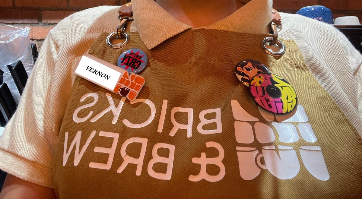 even though i wasn’t able to attend, i still got freebies yay! tysm admins 🥺🫶🏼

 #218UNPLUGGED