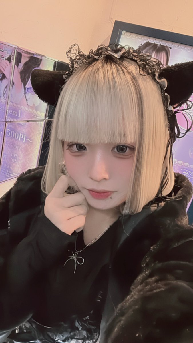 Inana_devil's tweet photo. 吉祥寺にヘルプ出勤～
猫耳初めて付けた
 #コンカフェ嬢   #自撮り界隈  #コンカフェ https://t.co/FPSYY6W3MU