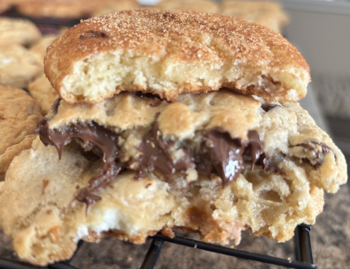 Share the last photo you took over the weekend🤗

🍪snickerdoodle, chocolate chip or salted caramel white chocolate cinnamon chip cookies Honey Ted got his baking on. Which would you pick? 

😋🤘
#mondayvibes
#yourock