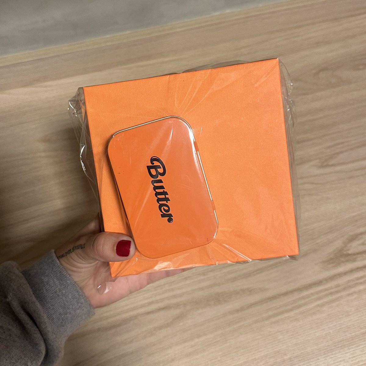 btsbmth's tweet photo. 🧡 VENDO ÁLBUM BTS - BUTTER VER. PEACHES 🧡 

- sem avarias 
- jimin e suga card
- guardado no plástico desde a compra 

R$280 - negociável 

caso opte pelo enjoei: vi no enjoei: álbum bts peaches https://t.co/TTonj2y1Nw 

#bts #btsvenda #btsalbum #army https://t.co/aBa6mca20C