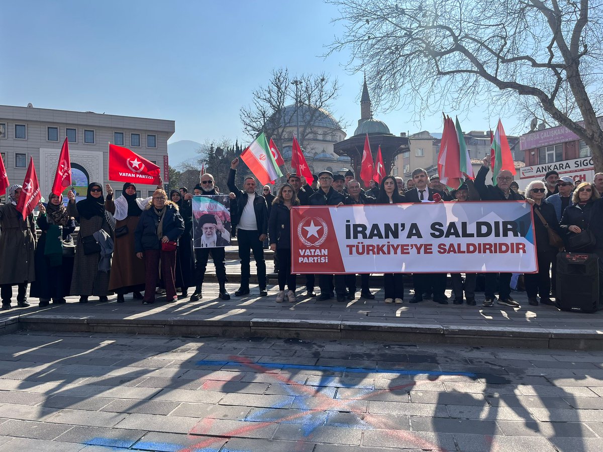 📍 İRAN'A SALDIRI, TÜRKİYE'YE SALDIRIDIR! 

Şehreküstü Meydanı'ndan seslendik:

Dünyanın en büyük teröristi, hukuk tanımaz emperyalist ABD; siyonist İsrail ile birlikte İran'a saldırmıştır. Bu saldırı sadece İran'a değil, aynı zamanda tüm insanlık cephesine karşı bir saldırıdır.