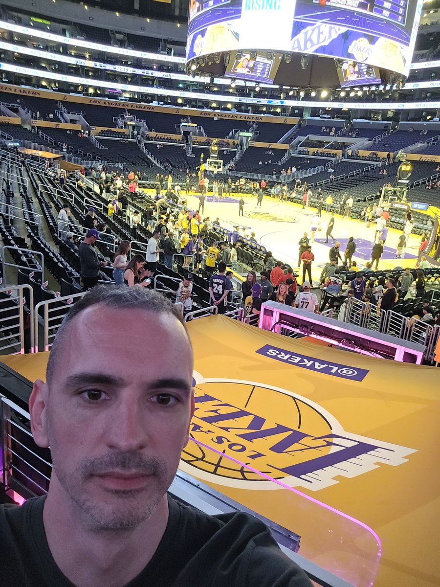 zabiel85's tweet photo. When dreams come true! 

#LakersWIN #Lakers #LakersNation https://t.co/Df2H0F6FGC