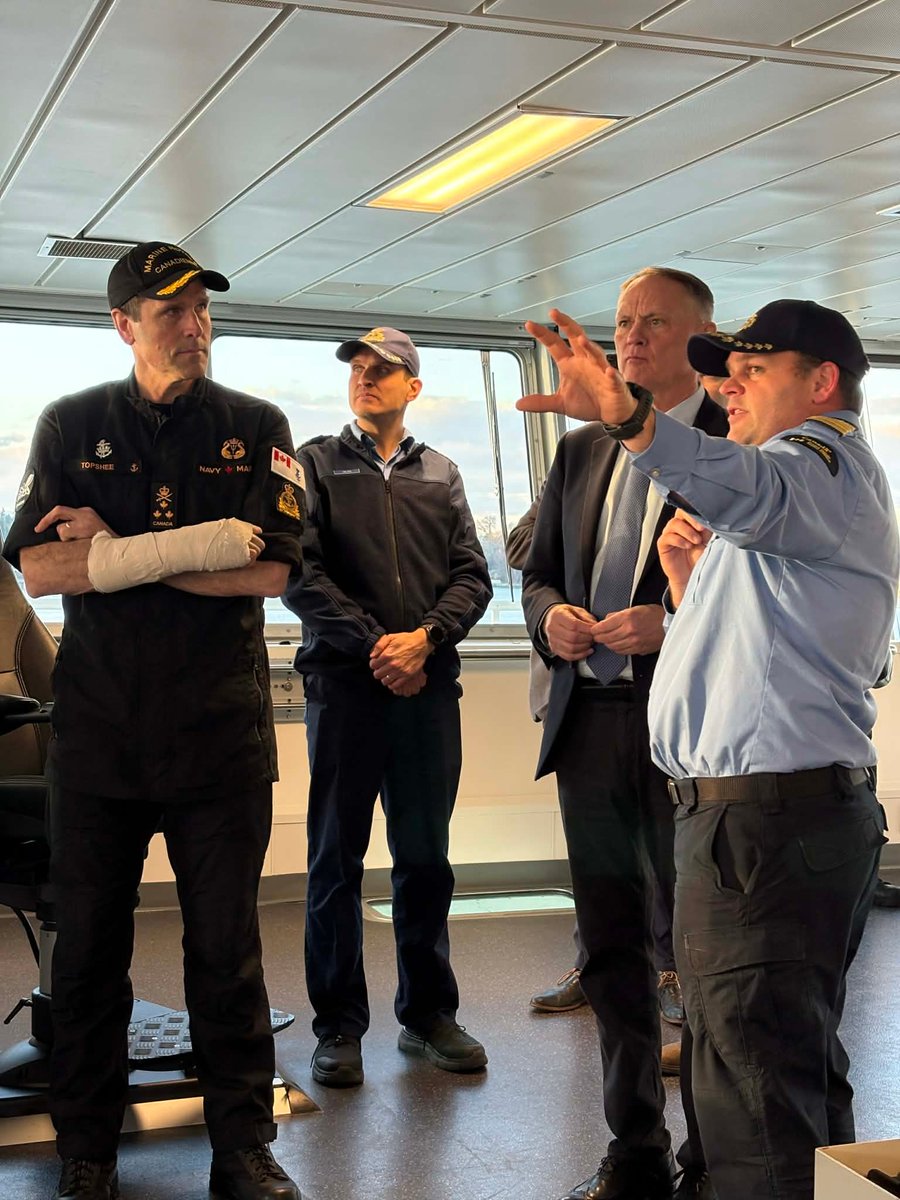 CoastGuardCAN's tweet image. While in #BritishColumbia, David J. McGuinty, Minister of National Defence, recently toured the new CCGS Naalak Nappaaluk at our Victoria Base. 

The minister met with some of the crew who will be involved in the voyage to Atlantic Canada.