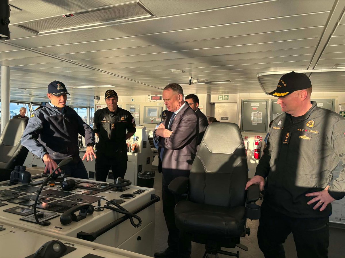 CoastGuardCAN's tweet image. While in #BritishColumbia, David J. McGuinty, Minister of National Defence, recently toured the new CCGS Naalak Nappaaluk at our Victoria Base. 

The minister met with some of the crew who will be involved in the voyage to Atlantic Canada.