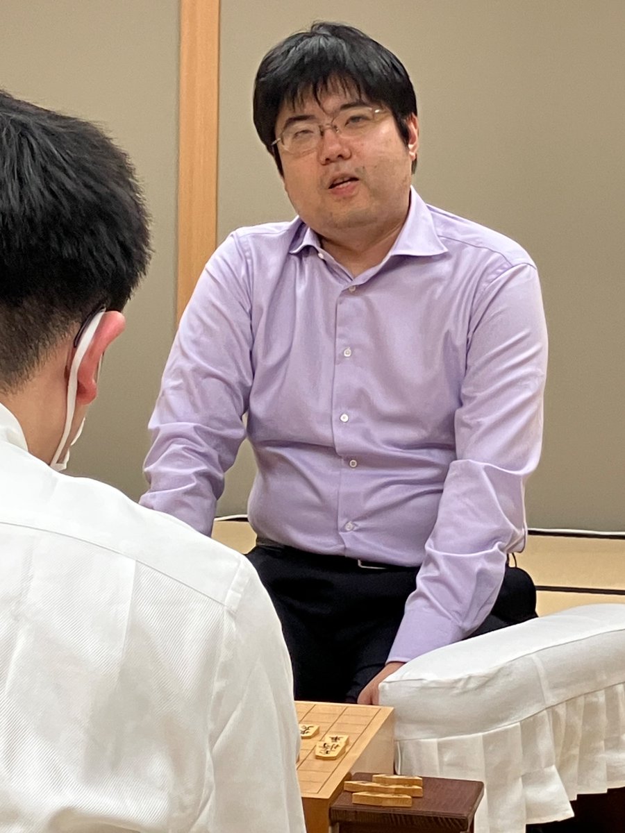 名人初挑戦を決めた糸谷哲郎八段。「A級から落ちて、またチャンスが巡ってくるかどうか分からなくて。復帰して1期目で名人に挑戦できたというのは非常に嬉しいです」
#A級順位戦プレーオフ #糸谷哲郎