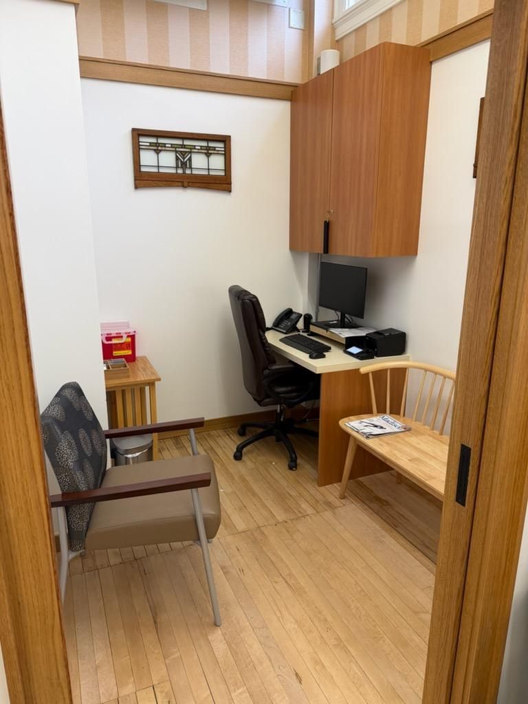 PSWpharmacists's tweet image. #MemberMonday 💚 Neuhauser Pharmacy 
PSW CEO Sarah Sorum visited this neighborhood pharmacy near UW-Madison and Camp Randall. Shoutout to PSW members Peg Breuer, Bill Bowen, Maren Rasmussen, and Jocelyn Kane. Trust and relationships are driving growth.
#differencemakers