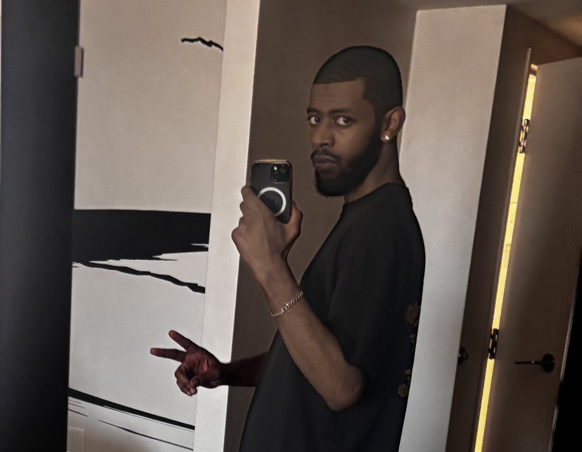 𝑅𝑒𝓁𝓁𝓎✯ tweet media